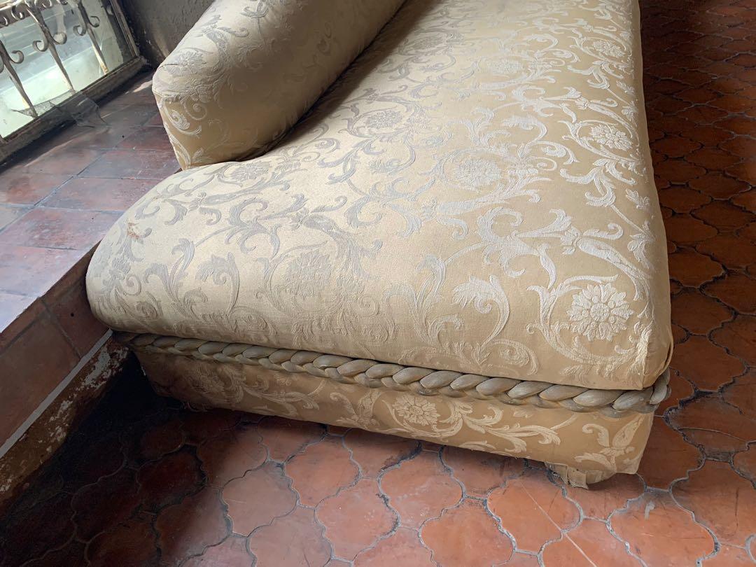 Victorian Cleopatra Sofa (Category: Sofas) located in Paranaque City. Submitted by kashings (Listing ID 1068059419, Image 2). Description: In good condition needs cleaning.