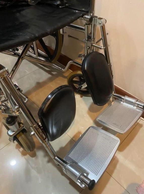 Wheelchair with elevated footrest, Health & Nutrition, Assistive