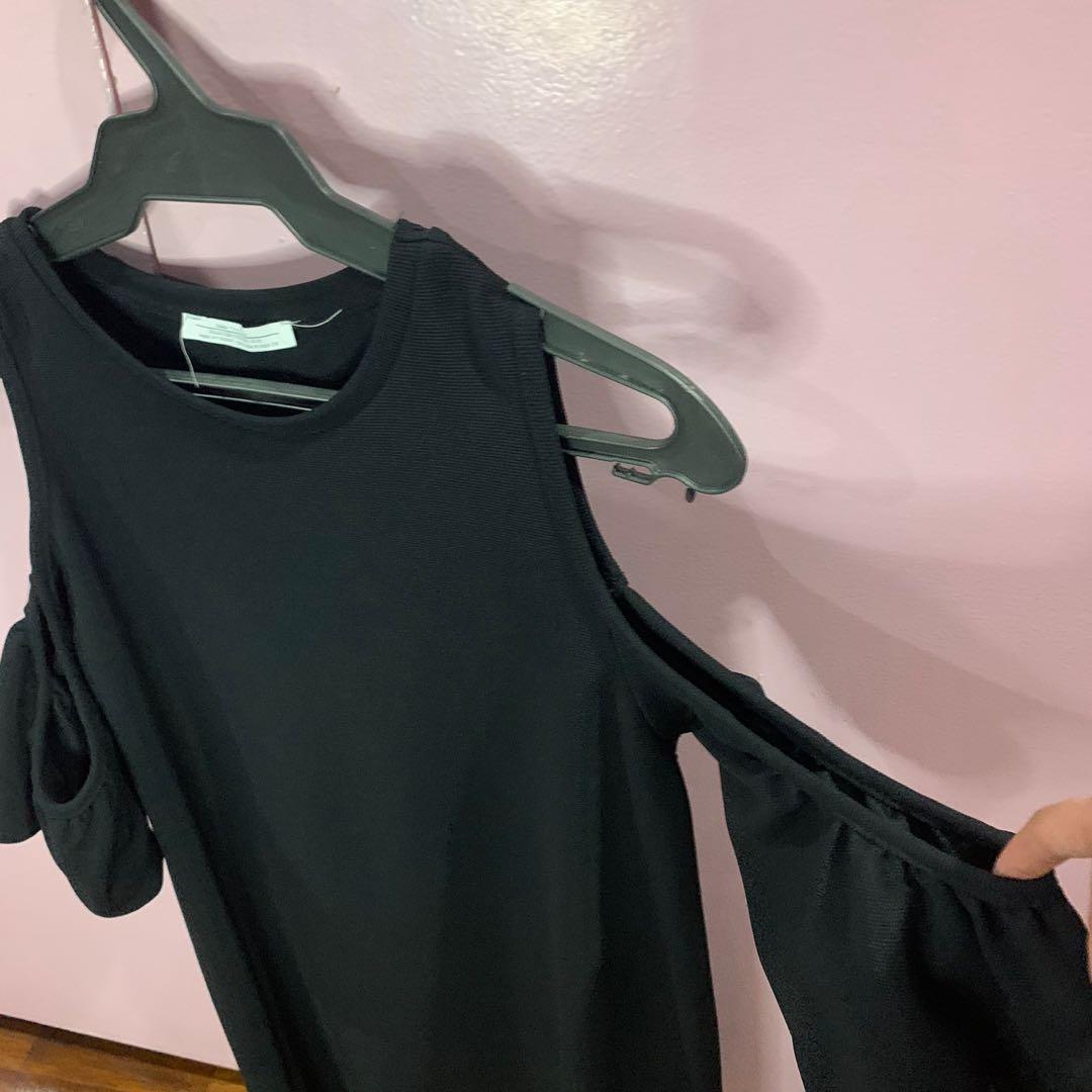 Zara Ruffled Sleeve Dress (Category: Dresses) located in Pasig City. Submitted by ysabeldc (Listing ID 1068125471, Image 2). Description: 10/10 condition Fits small to medium frames Quality fabric .