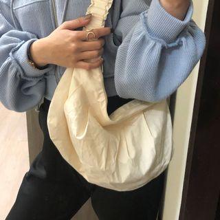 全新雲朵皺摺包包