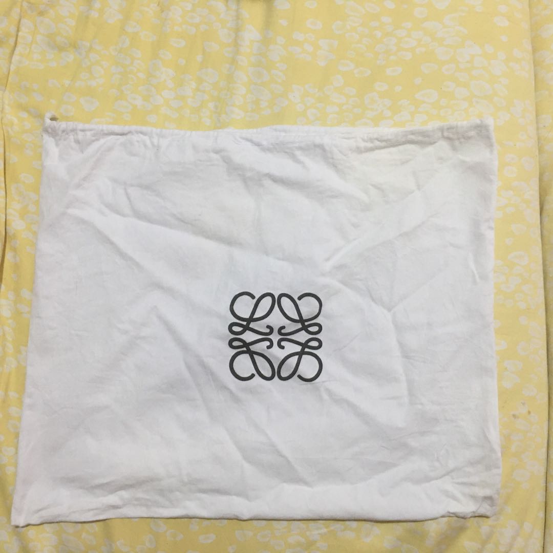 Loewe shop dust bag