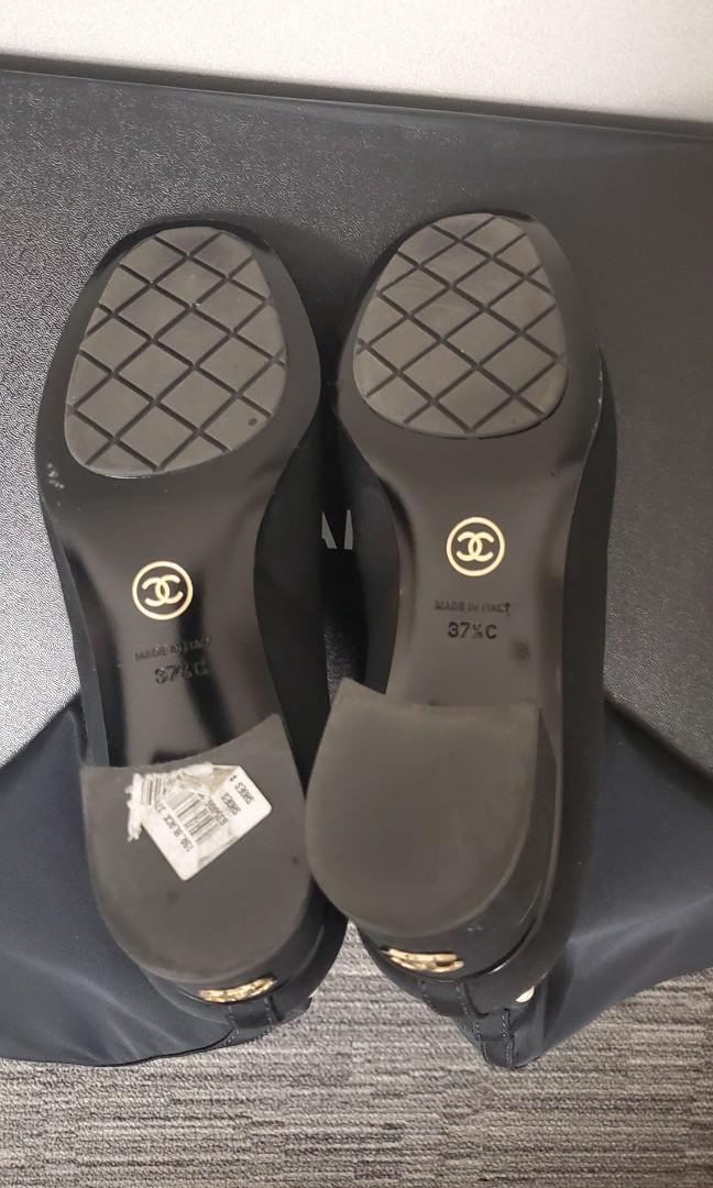 Chanel pearl boots size 37.5, 女裝, 鞋, 平底鞋 Carousell