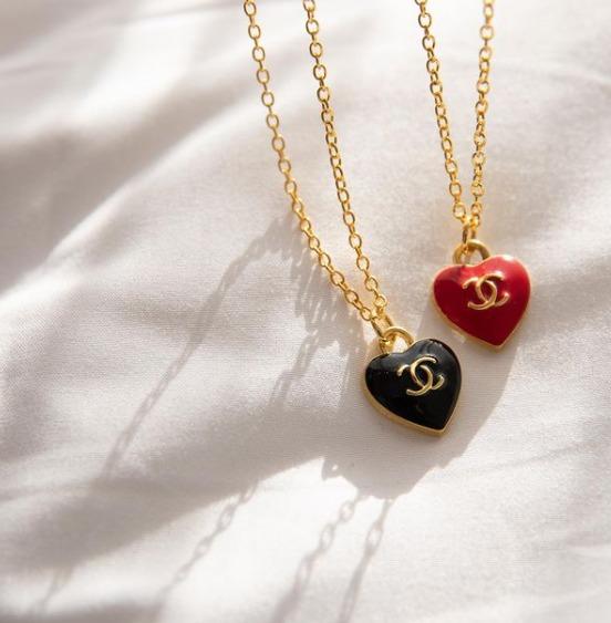 Chanel Necklace with Red Padlock Heart-VeryVintage – Very Vintage
