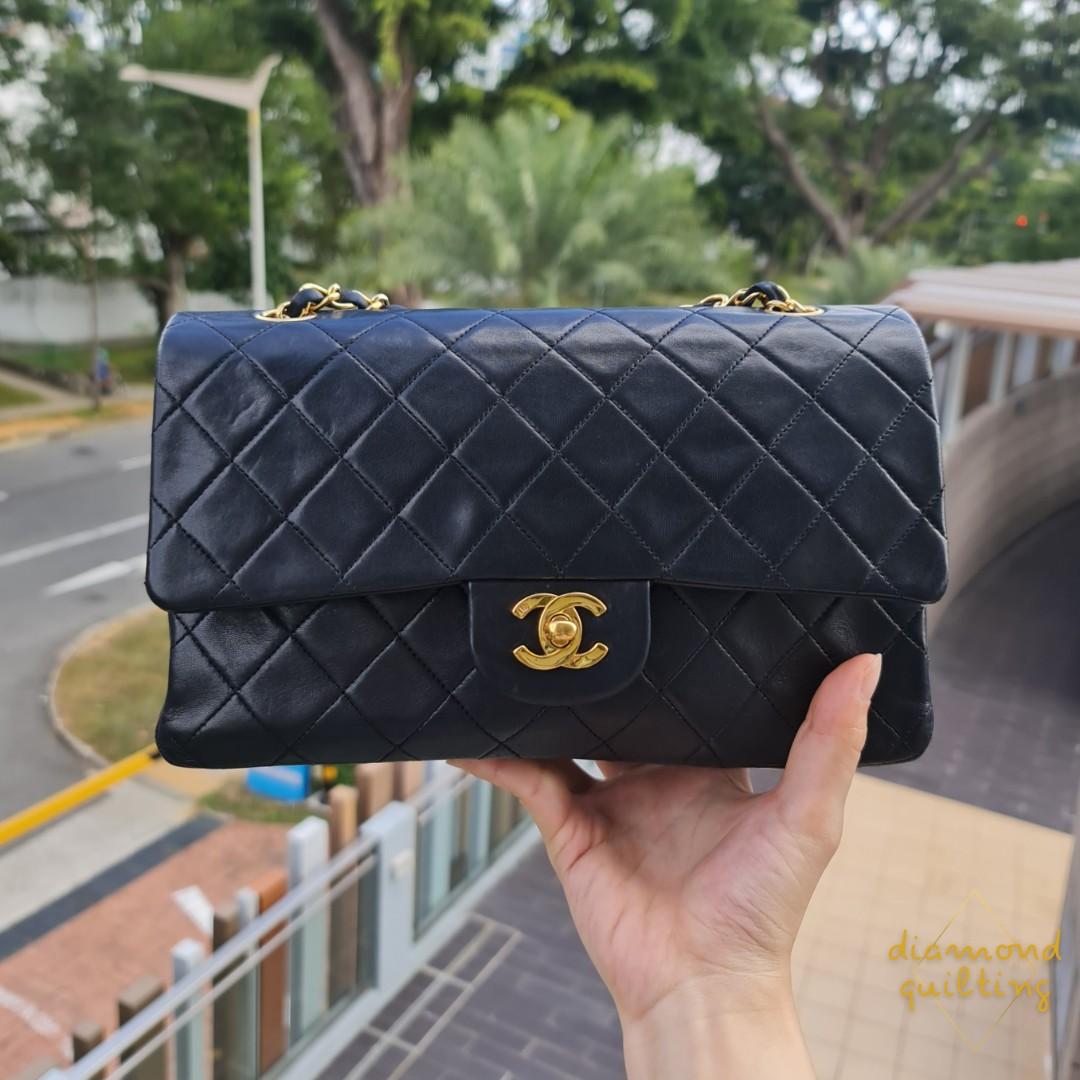 AUTHENTICATED CHANEL BLACK QUILTED VTG SMALL CLASSIC DOUBLE FLAP