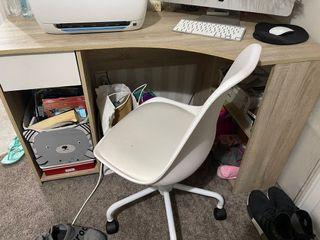 Computer desk/table with chair