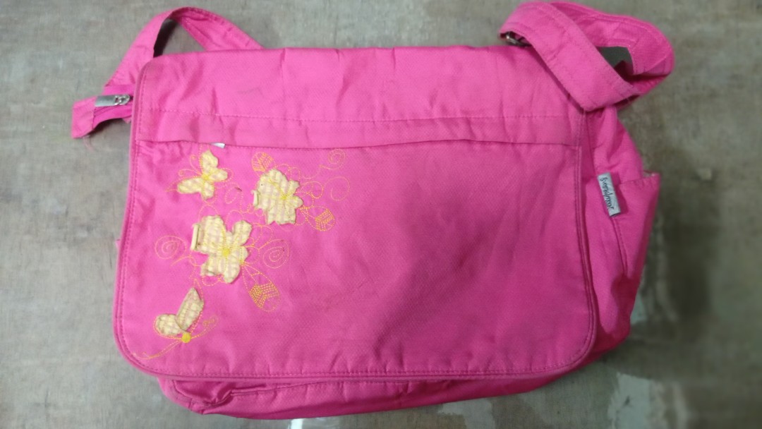 Heartstring store sling bag