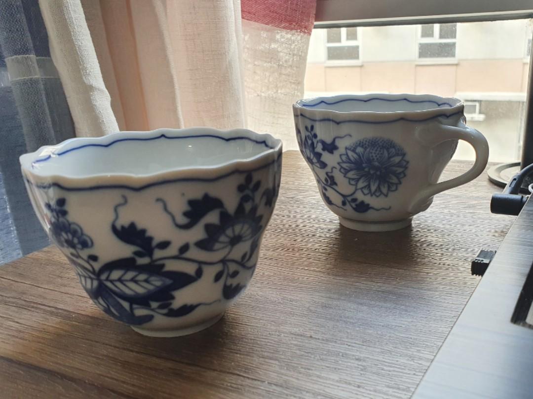 Hutschenreuther Blue Onion cups (Category: Coffee & Tea Tableware) located in Quezon City. Submitted by cl.rzl (Listing ID 1068227310, Image 1). Description: PLEASE READ ITEM DESCRIPTION CAREFULLY: For the purpose of vintage items collecting only NOT FOR DAILY USAGE; its has cracks around its body (both cups) no chipping on edges though (no return, no refund since its already stated its actual condition) Price good for 2 cups; Marked down already