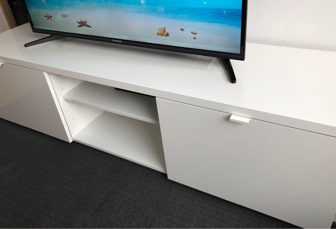 IKEA TV White gloss, 傢俬＆家居, 傢俬, 書櫃、櫃子及架 Carousell