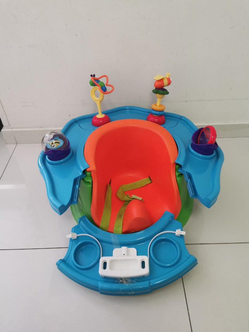 Infantino seat with tray top