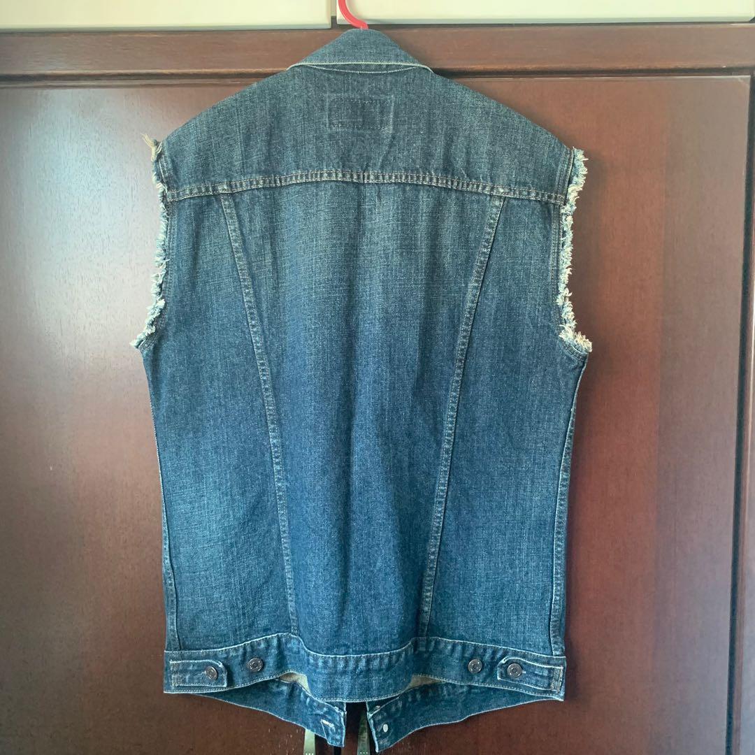 Levi Vest Jacket, Men's Fashion, Tops & Sets, Hoodies on Carousell