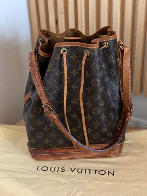The Vintage Bar - Did you know that the Louis Vuitton Noe style was  introduced in 1932 and first used to hold champagne bottles? 👜 Now it is  the IT bag of