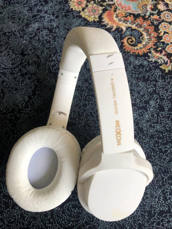 Music Wireless Headphone MOXOM MX WL06 condition 10 10