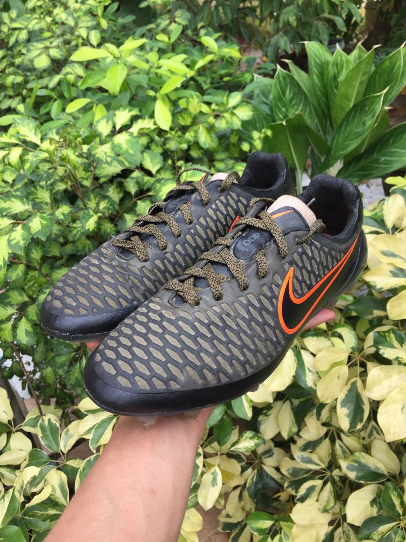 kasut bola nike magista