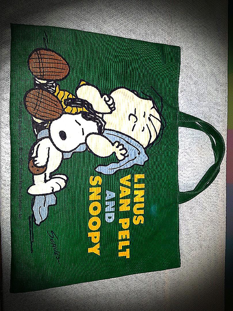 Vintage Snoopy Linus Peanuts bag, Hobbies & Toys, Memorabilia