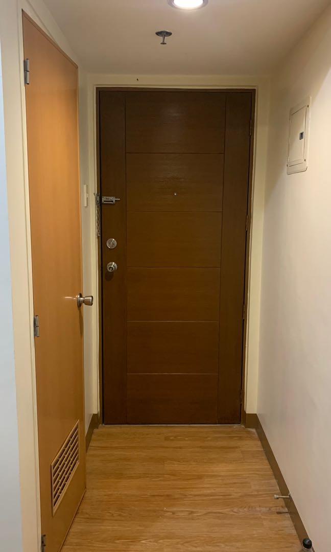 Pines peak 1 br unit for sale (Category: Apartments & Condos) located in Mandaluyong City. Submitted by lalitachic (Listing ID 1068464167, Image 1). Description: Fully paid Clean title Updated tax payments Includes - Shower heater - Bidet - Aircon - Kitchen and wardrobe cabinets Square layout with balcony Pines Peak Tower 1 Best location!! A few minutes walk away from SM Light Mall, Greenfield District, Pioneer Center and Kapitolyo Near Estancia 
