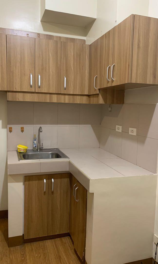 Pines peak 1 br unit for sale (Category: Apartments & Condos) located in Mandaluyong City. Submitted by lalitachic (Listing ID 1068464167, Image 2). Description: Fully paid Clean title Updated tax payments Includes - Shower heater - Bidet - Aircon - Kitchen and wardrobe cabinets Square layout with balcony Pines Peak Tower 1 Best location!! A few minutes walk away from SM Light Mall, Greenfield District, Pioneer Center and Kapitolyo Near Estancia 