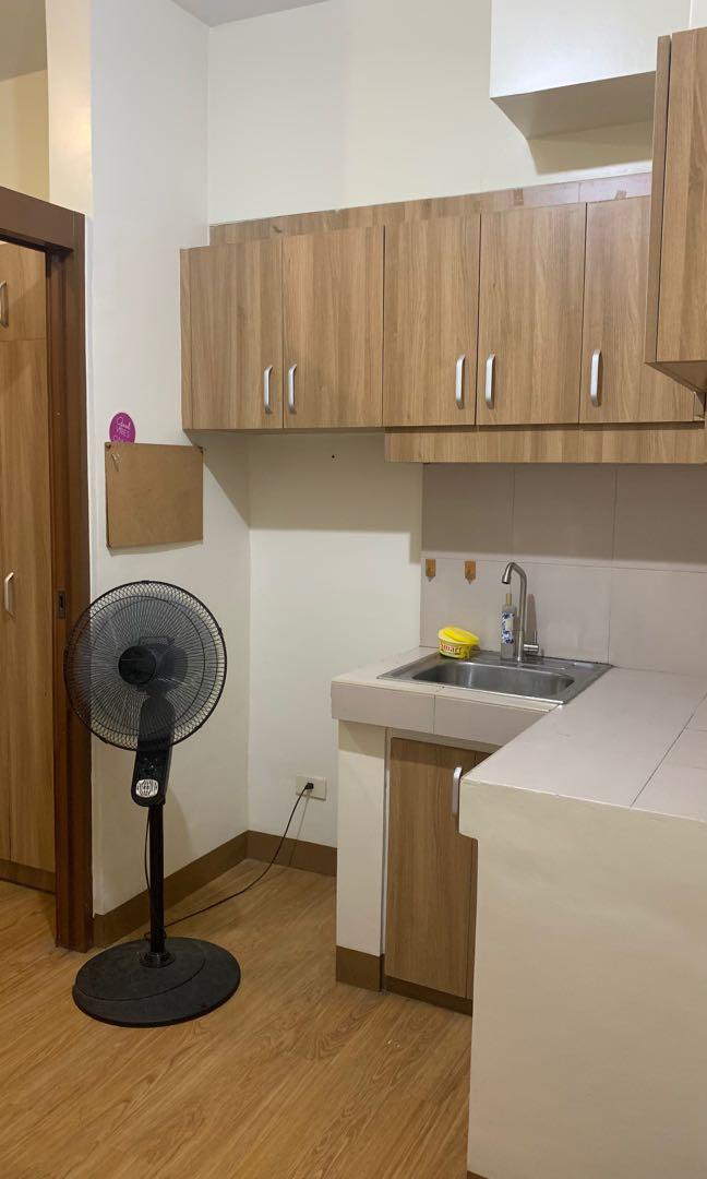 Pines peak 1 br unit for sale (Category: Apartments & Condos) located in Mandaluyong City. Submitted by lalitachic (Listing ID 1068464167, Image 3). Description: Fully paid Clean title Updated tax payments Includes - Shower heater - Bidet - Aircon - Kitchen and wardrobe cabinets Square layout with balcony Pines Peak Tower 1 Best location!! A few minutes walk away from SM Light Mall, Greenfield District, Pioneer Center and Kapitolyo Near Estancia 