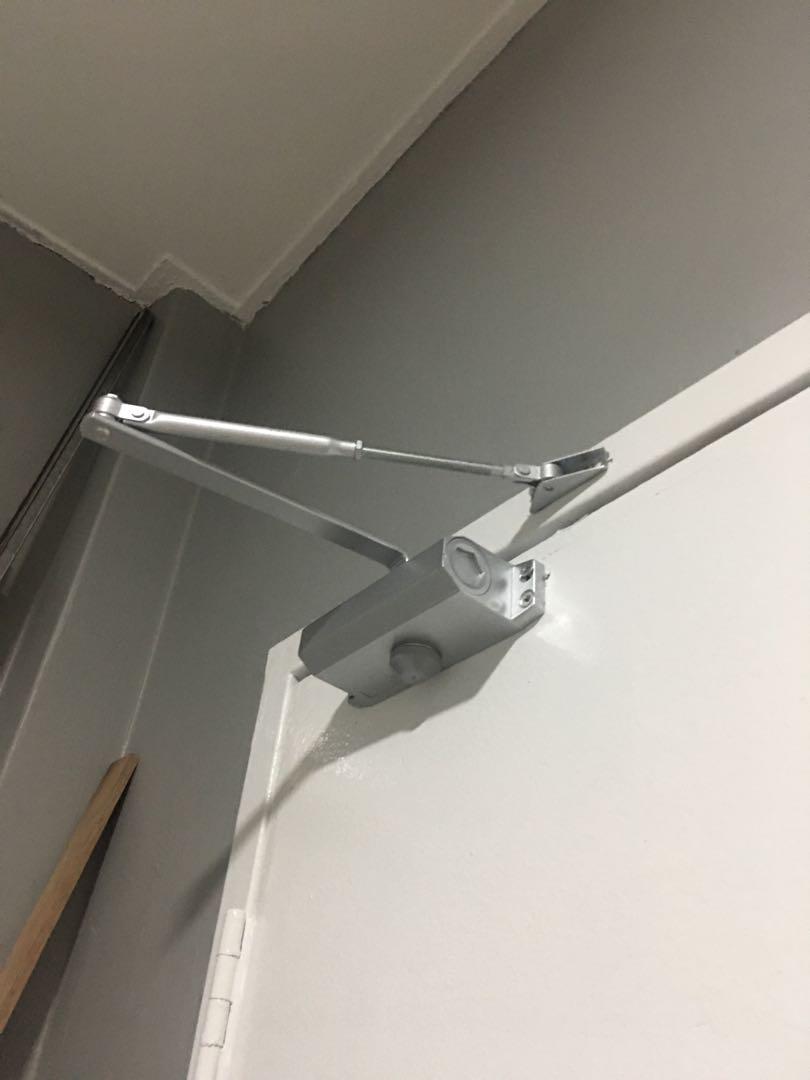 Automatic door close (Category: Shelves, Cabinets & Racks) located in Ampang. Submitted by nuaym (Listing ID 1068555692, Image 2). Description: Used like new. Adjustable arm .