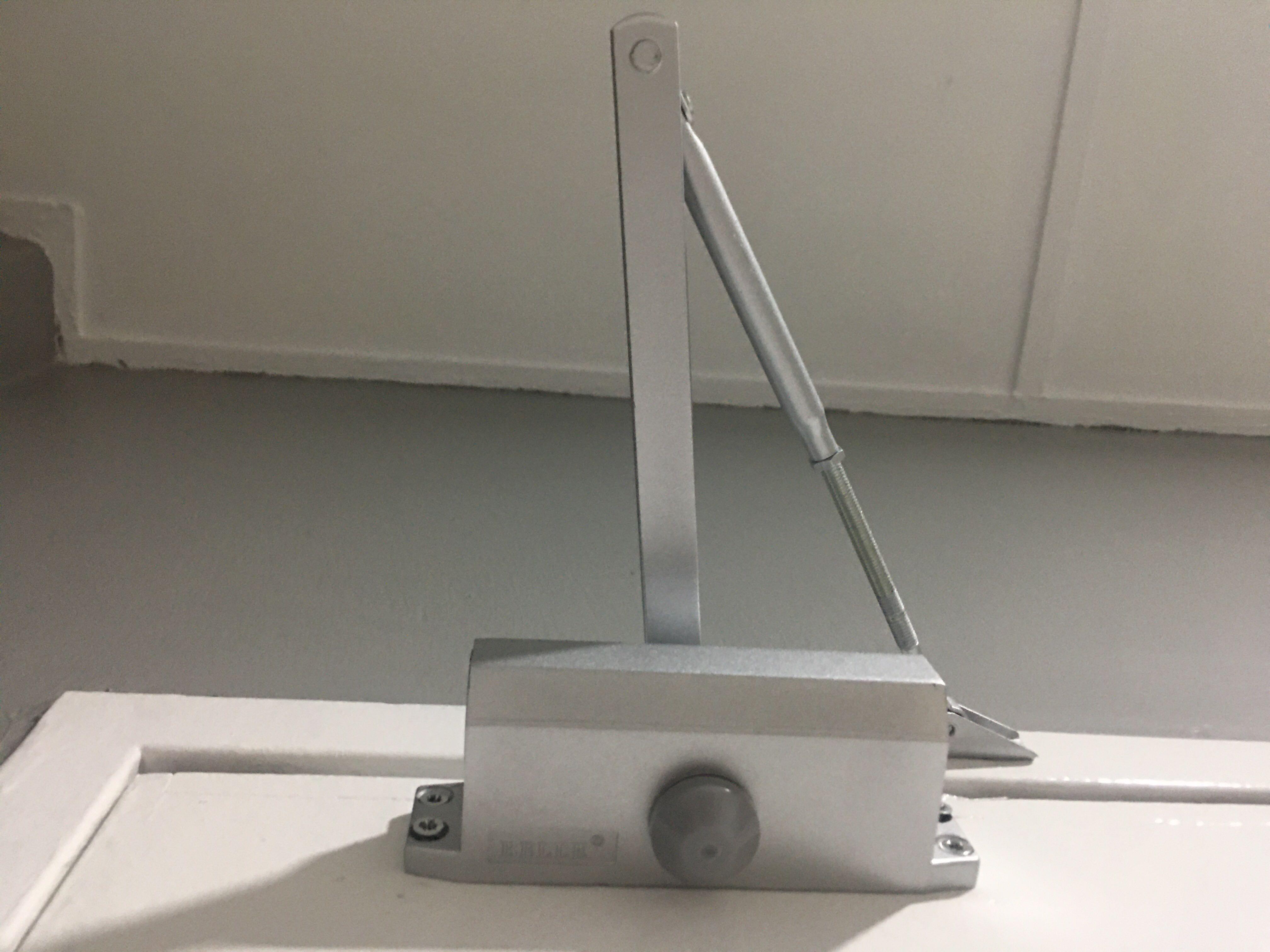 Automatic door close (Category: Shelves, Cabinets & Racks) located in Ampang. Submitted by nuaym (Listing ID 1068555692, Image 3). Description: Used like new. Adjustable arm .