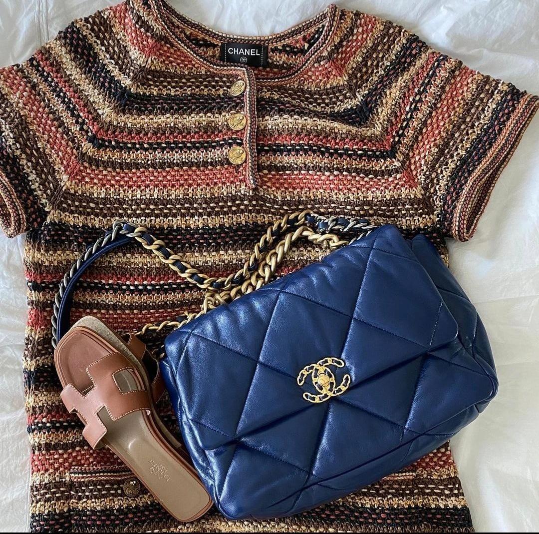 Beautiful Chanel 19 Navy Blue (for Chanel enthusiasts), Women's Fashion,  Bags & Wallets, Cross-body Bags on Carousell