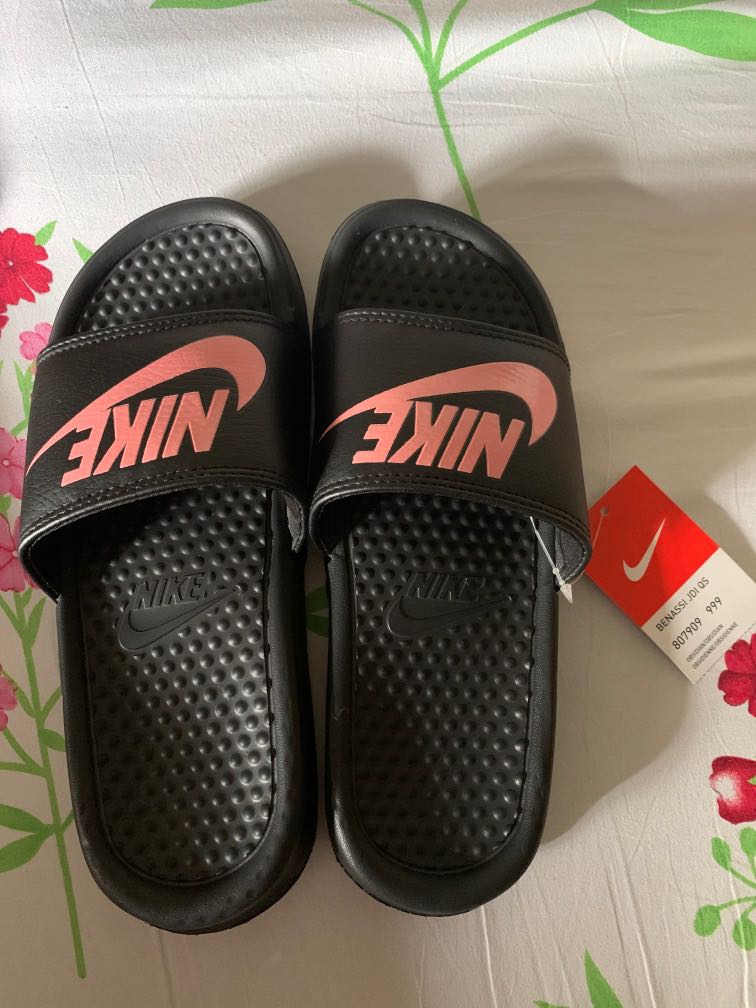nike sandals rose gold