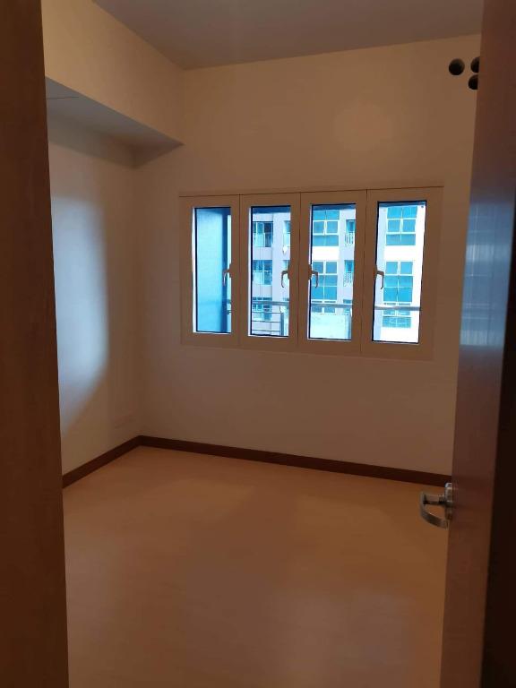 CENTRAL PARK WEST (Category: Apartments & Condos) located in Las Pinas. Submitted by donpatiu0926 (Listing ID 1068561562, Image 3). Description: CENTRAL PARK WEST 36th Street, Fort Bonifacio Global City Taguig City Three Bedroom Unit converted to a Two Bedroom Unit Floor Area: 100sqm With Two Parking Space Finished Unit Waling Distance to Uptown Mall With Maids & Utility Room Asking Price: P 28,000,000 For Inquiries and Viewing Please contact: .