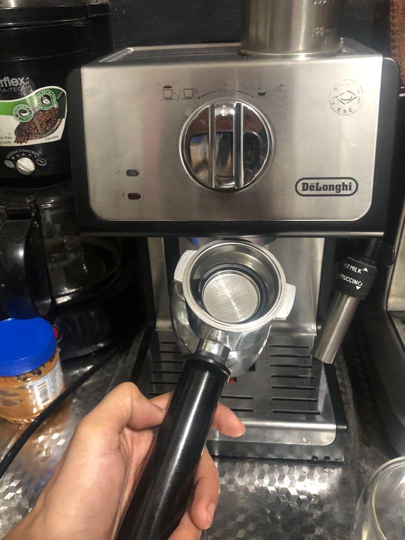 DeLonghi Black Pump Espresso Machine ECP3420, TV & Home Appliances