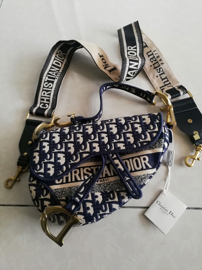 Beg tangan christian dior 2025