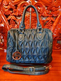 (Category: ) located in . Submitted by ahcboutique (Listing ID 1068542270, Image 1). Description: .
