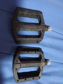 Kore black pedals