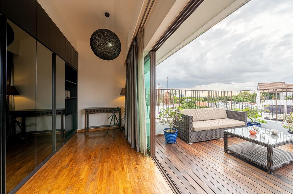 Large 2 Storey Penthouse Apartment With Roof Terrace At Varsity Park 