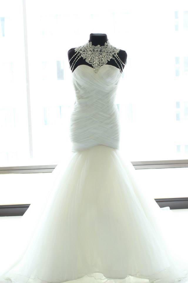 Mermaid - Wedding Dress (Category: Evening dresses & gowns) located in Paranaque City. Submitted by trache16 (Listing ID 1068583630, Image 2). Description: Selling my preloved wedding gown for a cause. Please see below details for your reference. -Height 5’4 with 4inches shoes -For small to medium frame.