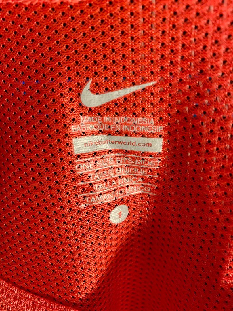 Nike Top (Category: Activewear) located in Bacoor. Submitted by vmaxwell (Listing ID 1068549165, Image 2). Description: .