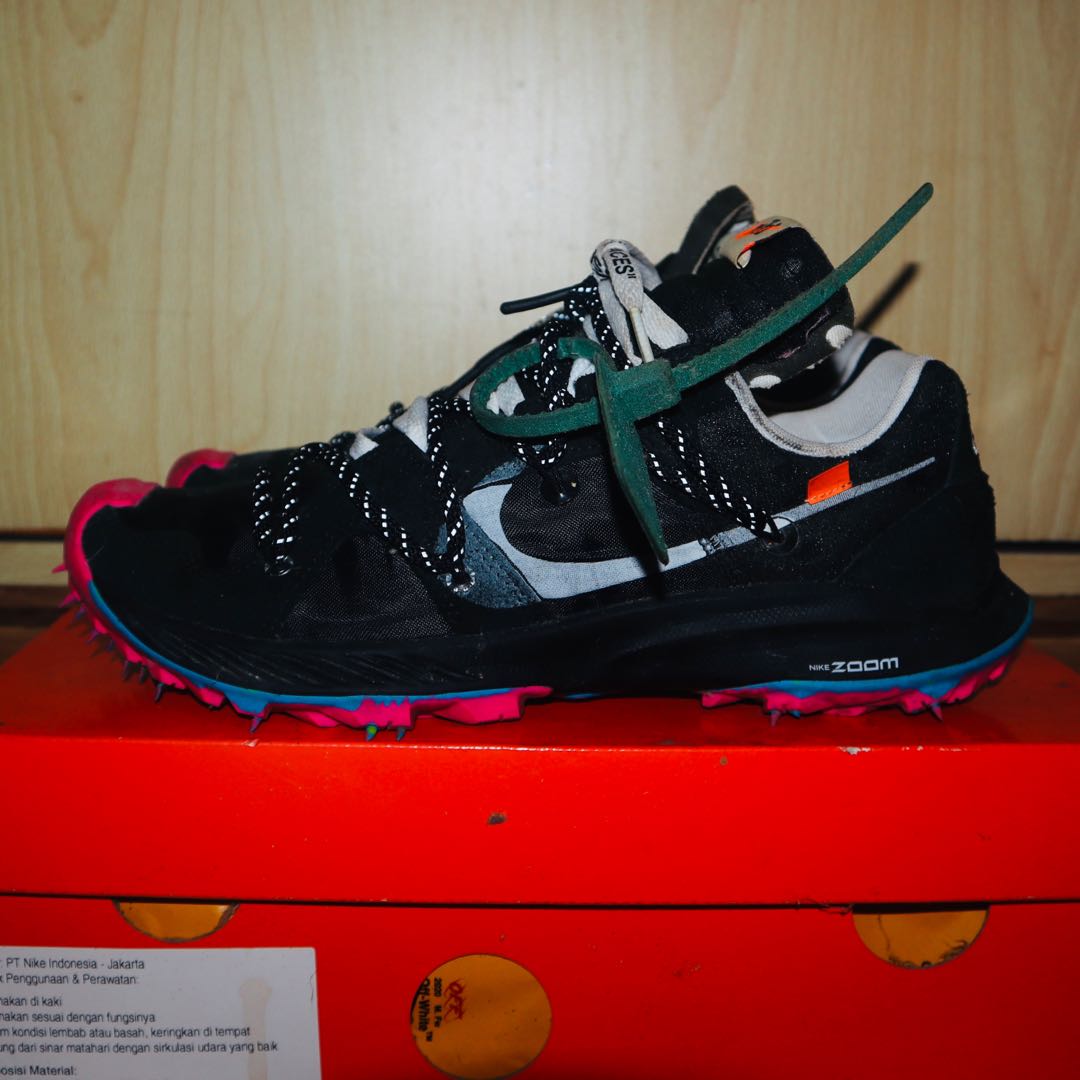 Nike Zoom Kerra Tiger 5 x Off White Fesyen Pria Sepatu Sneakers di Carousell