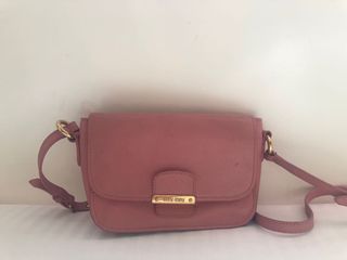 (Category: ) located in . Submitted by preloved.jfk (Listing ID 1068464733, Image 1). Description: .