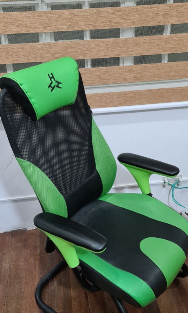 Stationary gaming sales chair