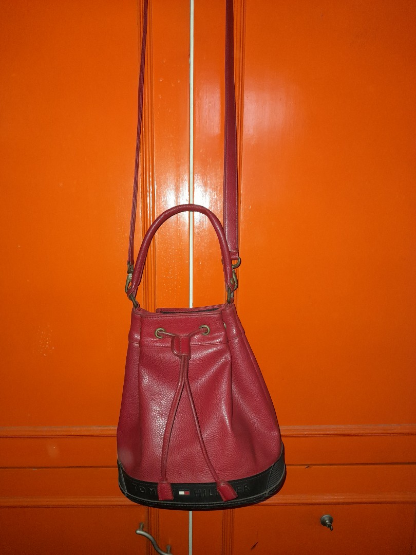 Tommy hilfiger bucket bag, Women's Fashion, Bags & Wallets, Cross-body ...