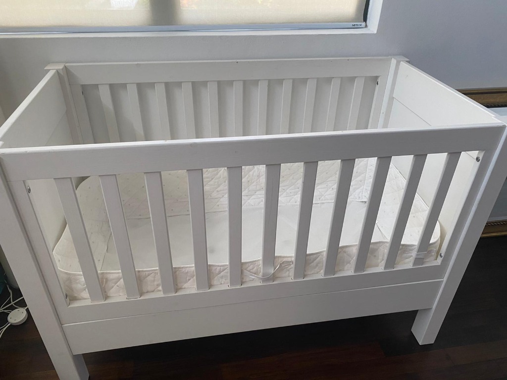 Luxury Baby cot +mattress +fitting sheet +plastic sheet, Babies & Kids