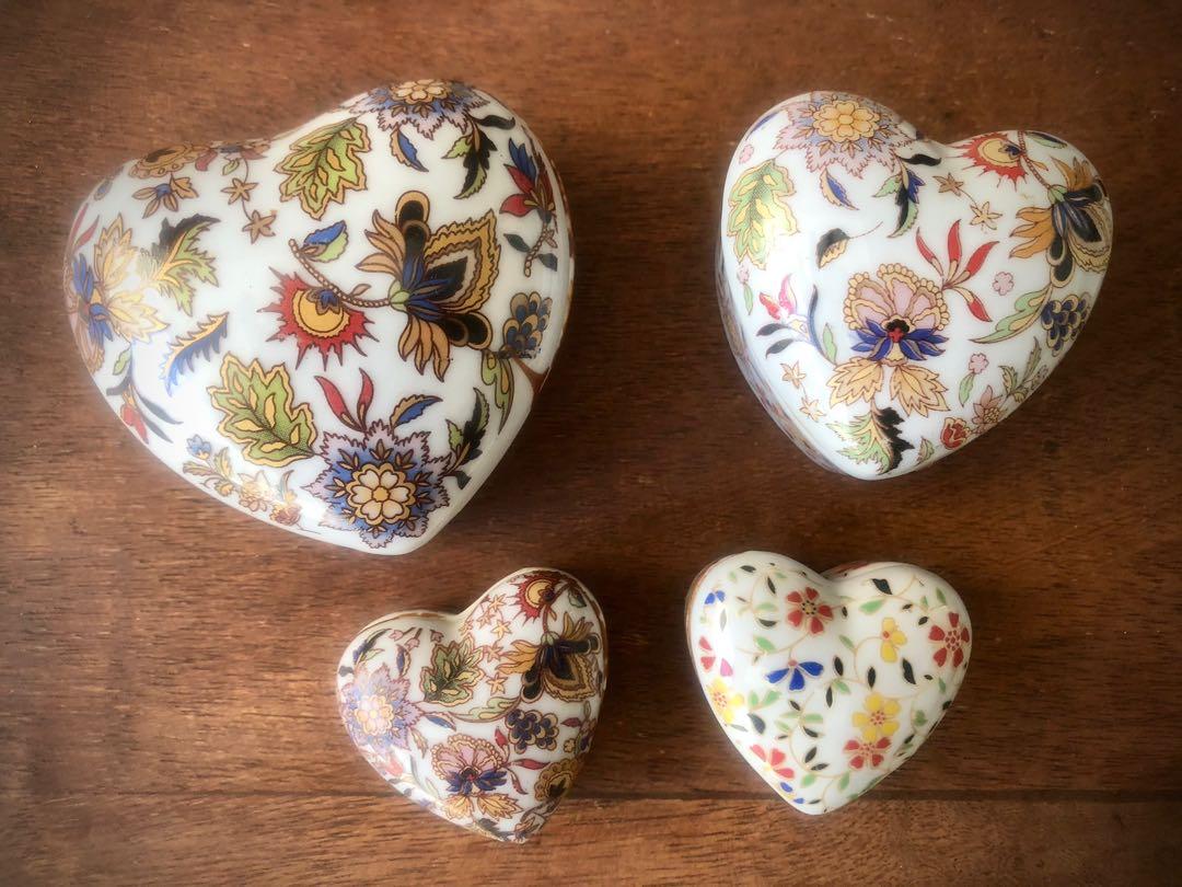 Ceramic jewelry containers (Category: Food Organization & Storage) located in Muntinlupa City. Submitted by declutter_with_me (Listing ID 1072335078, Image 2). Description: Ceramic mini jewelry containers Organizer for necklaces, rings and earrings! RFS: Decluttering .