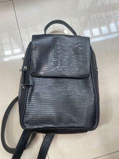(Category: ) located in . Submitted by prelovedclothespenang (Listing ID 1072425593, Image 1). Description: .