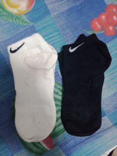 Nike. 短襪.黑.白.兩雙一起賣.