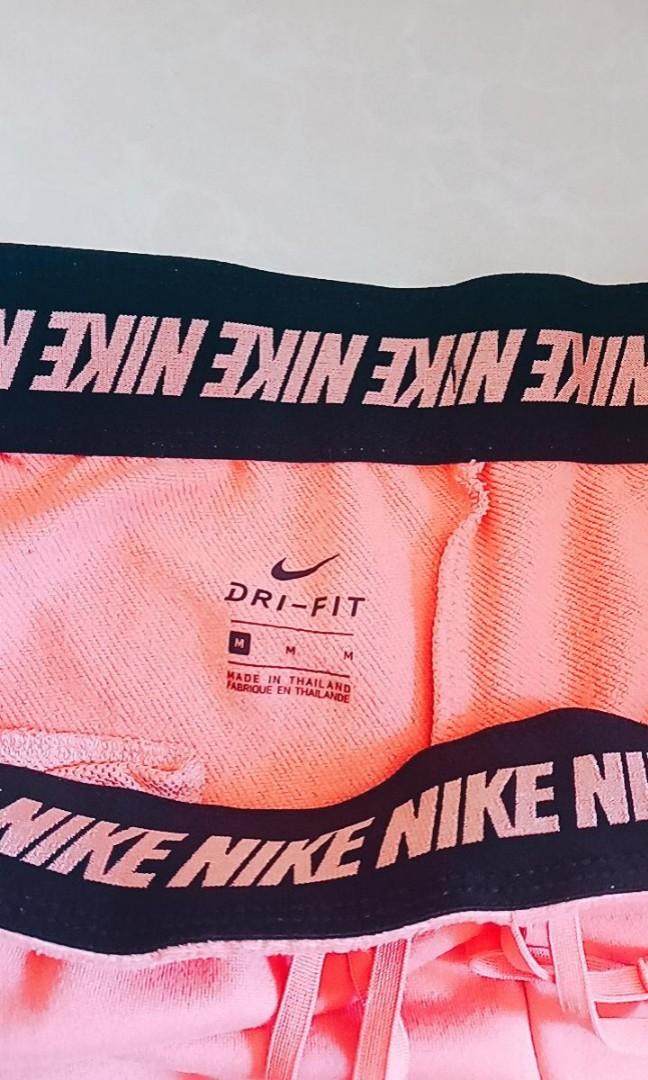 Nike Short (Category: Shorts) located in Sarrat. Submitted by maeabida (Listing ID 1072455735, Image 3). Description: Good as new M-L COD-SHOPEE.