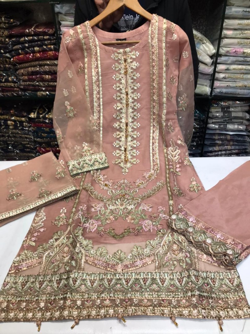 stitch organza collection, 女裝, 連身裙 & 套裝, 傳統服飾 Carousell