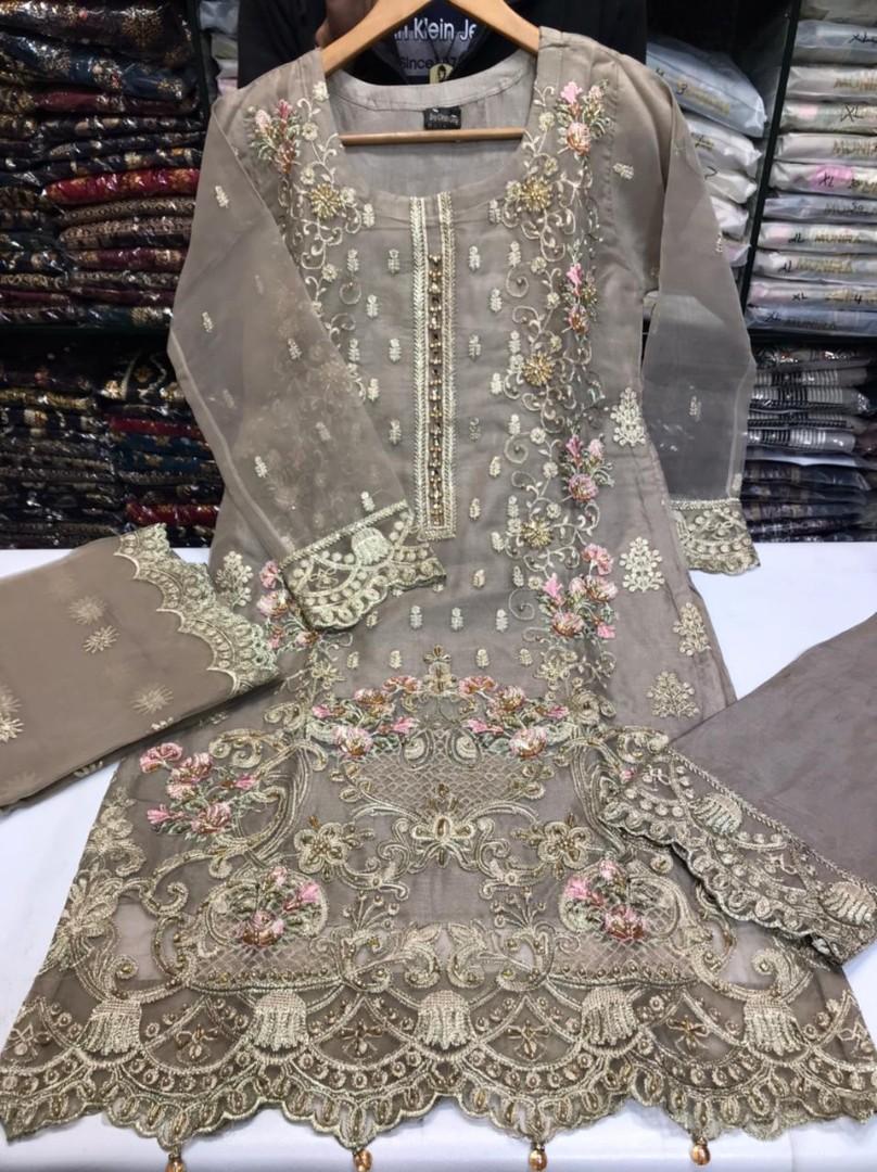 stitch organza collection, 女裝, 連身裙 & 套裝, 傳統服飾 Carousell