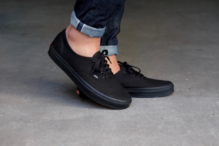 All black vans cheap hot sale