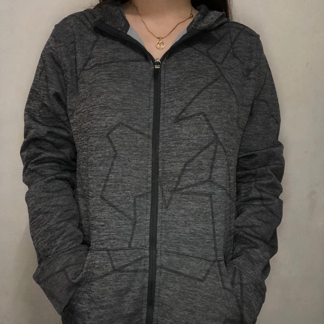 XERSION HOODIE ACTIVEWEAR JACKET (Category: Coats, Jackets and Outerwear) located in San Juan City. Submitted by _thrifter (Listing ID 1072467741, Image 2). Description: Excellent condition 🔥.