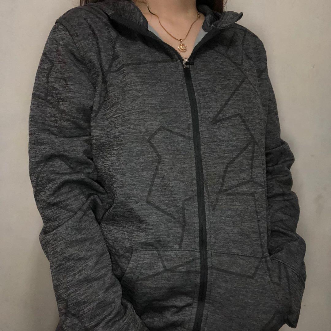 XERSION HOODIE ACTIVEWEAR JACKET (Category: Coats, Jackets and Outerwear) located in San Juan City. Submitted by _thrifter (Listing ID 1072467741, Image 1). Description: Excellent condition 🔥.