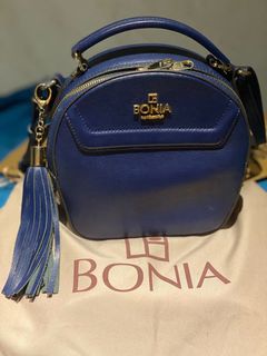 (Category: ) located in . Submitted by vickycloset (Listing ID 1074408257, Image 1). Description: .