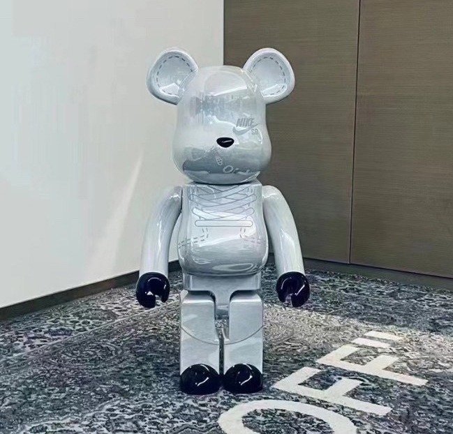 Nike sb bearbrick 1000 deals