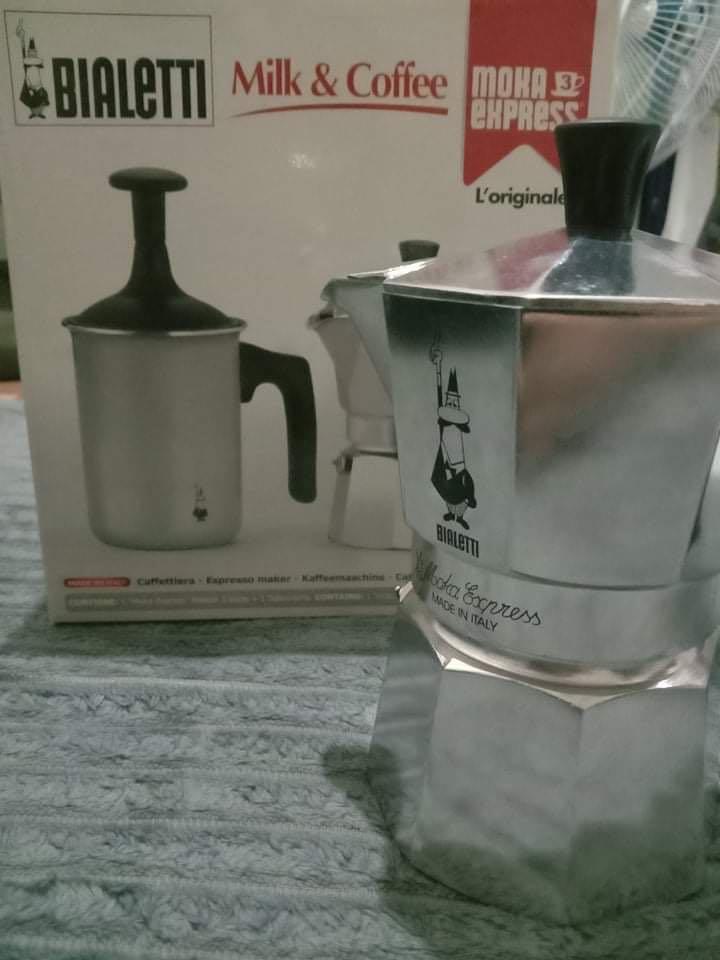 Bialetti Moka Pot & Milk Frother Bundle, TV & Home Appliances, Kitchen